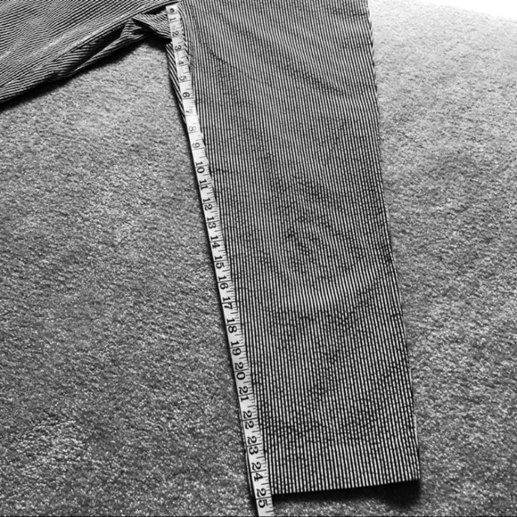 Loft Capri Crop Marisa Seersucker Pants Size 8 - Picture 6 of 6